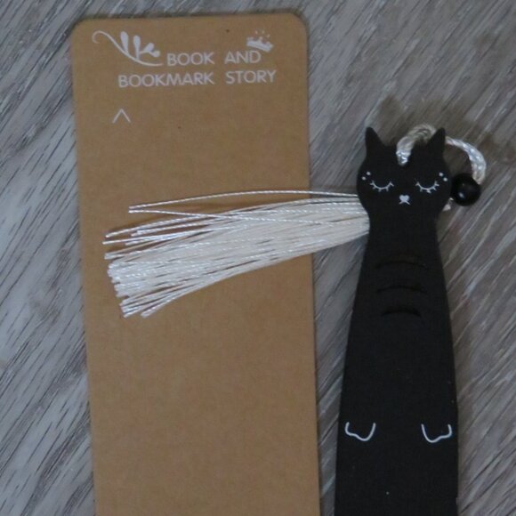 Set of 4 Wooden Cat Shape Bookmarks Chinese Writing (B318) - Picture 6 of 7